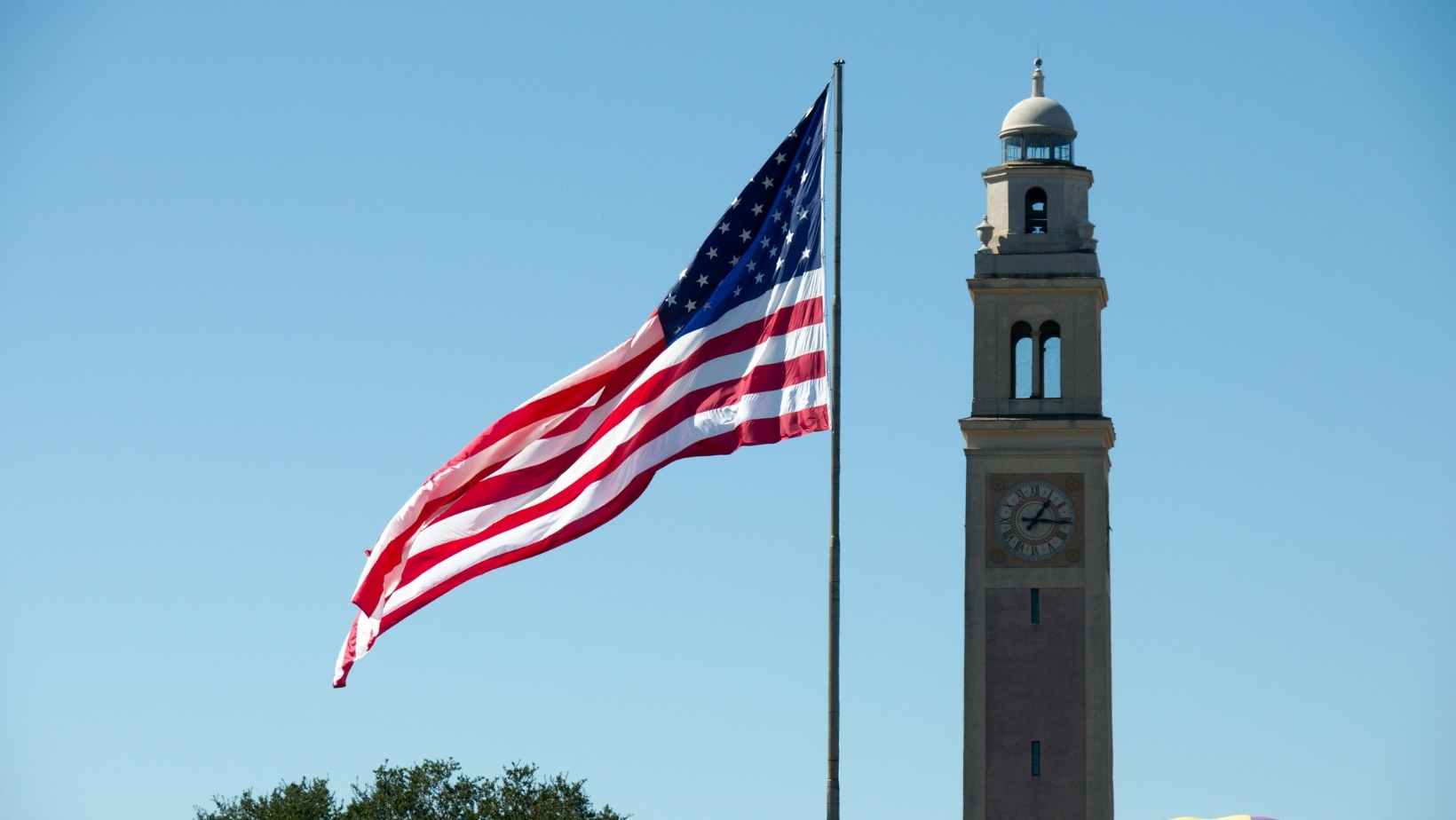 Lsu Memorial Tower.jpg