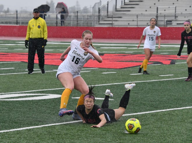 017635e0 56b6 4b21 970c Cc3114a32f04 Ventura Oxnard Girls Soccer 1.jpg