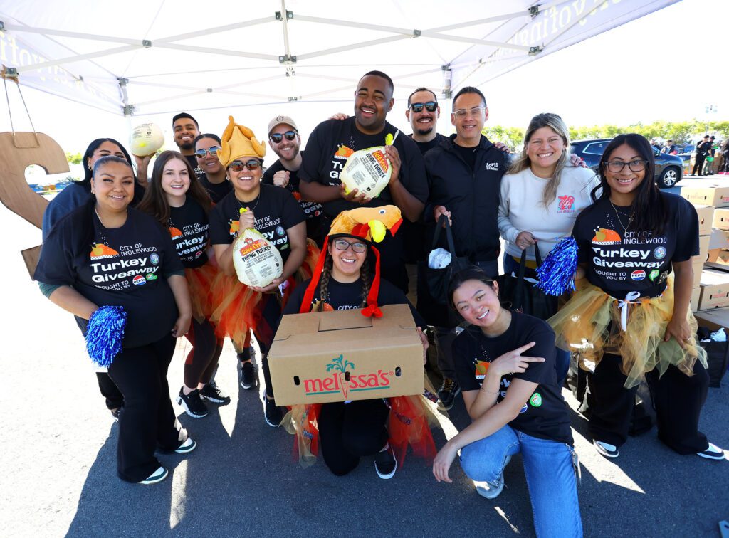 LA Rams traditional holiday food drive provided thousands of families with full course Thanksgiving Day meals at their event on November 22. NICK KOZA/PHOTO