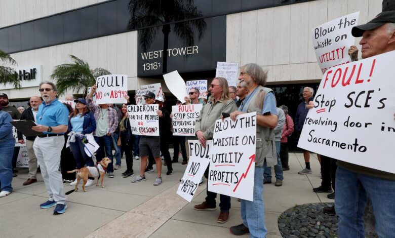1503551 me rooftop solar owners protest 06 ajs.jpg