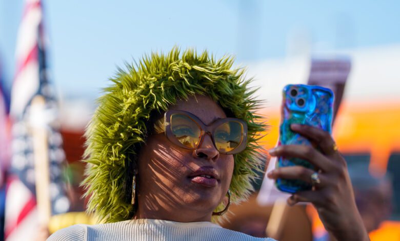This woman stands for liberty at "No Kings " protest. (Solomon Smith/CBM Photo)