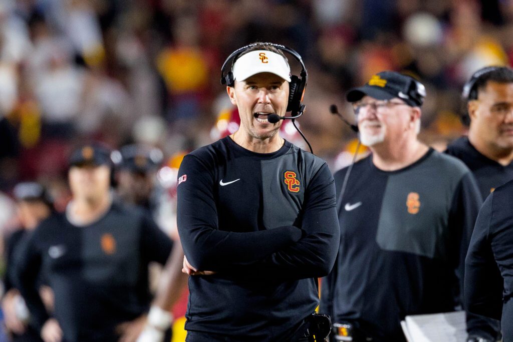 Head coach lincoln riley